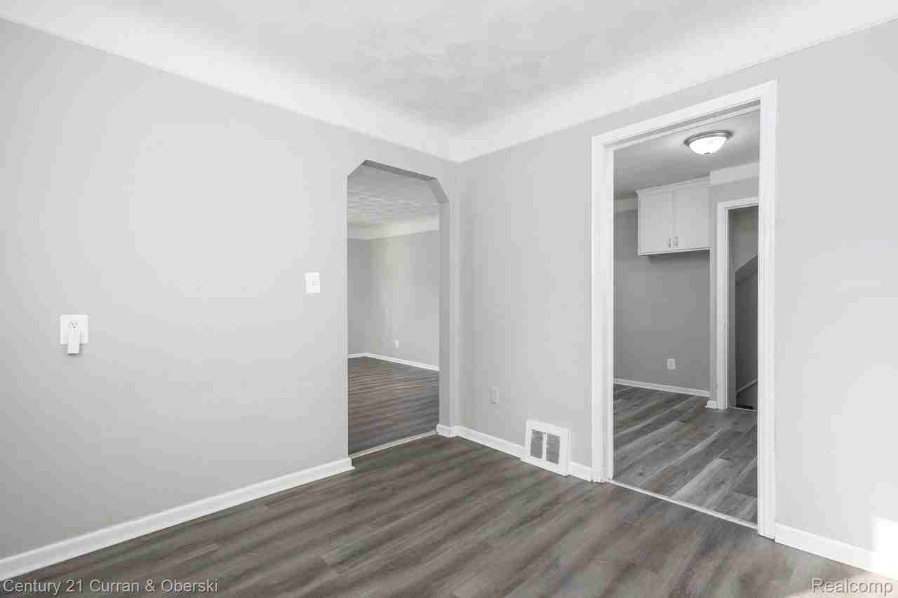 18943 Greydale Ave - Photo 5 of 19