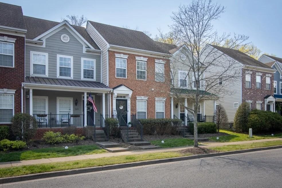 7031 Sunnywood Dr - Photo 2 of 21