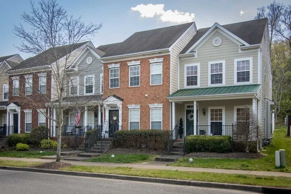 7031 Sunnywood Dr - Photo 3 of 21