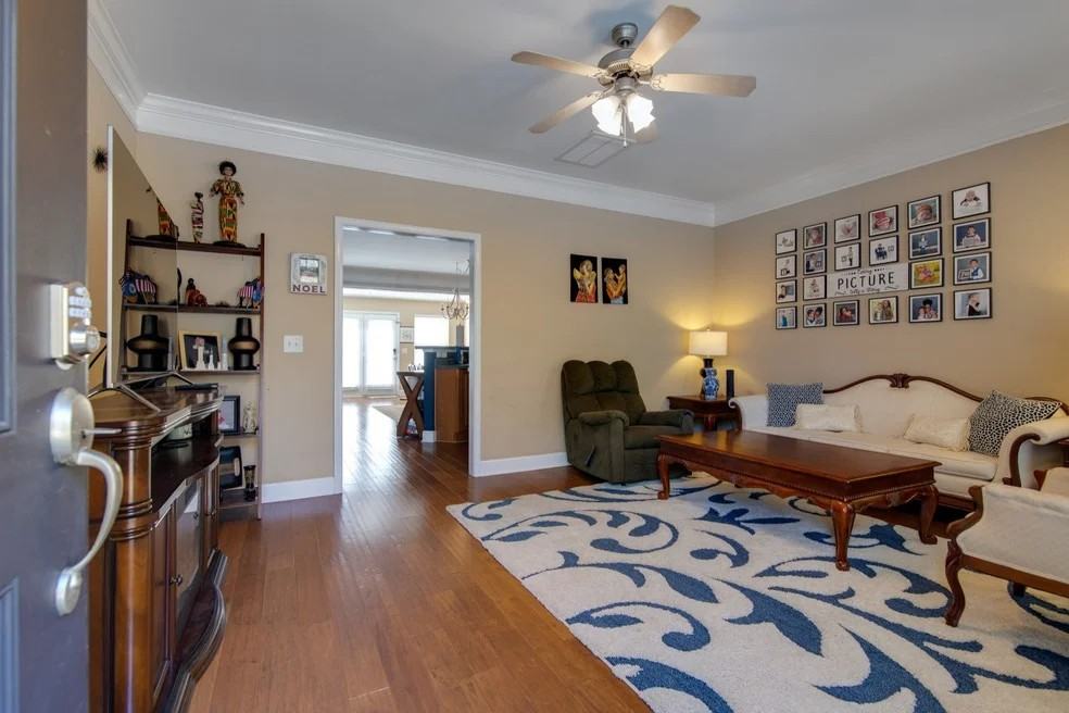 7031 Sunnywood Dr - Photo 4 of 21