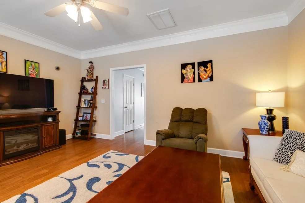 7031 Sunnywood Dr - Photo 7 of 21