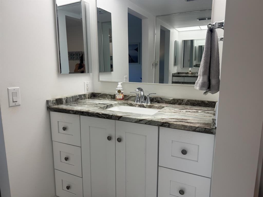4801 Martinique Pl - Photo 6 of 50