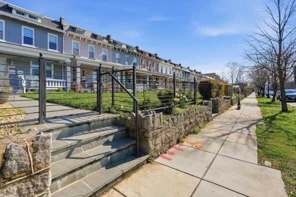 1706 Massachusetts Ave Se #A - Photo 3 of 20