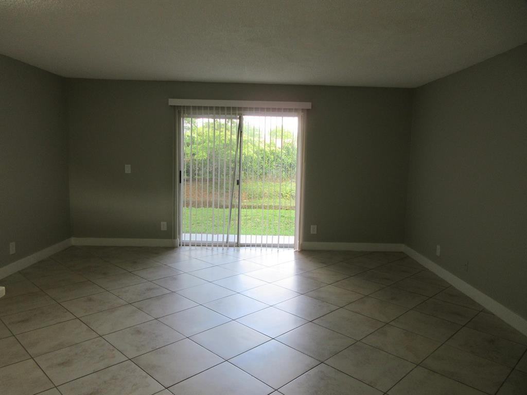 4111 NW 114th Avenue - Photo 2 of 13