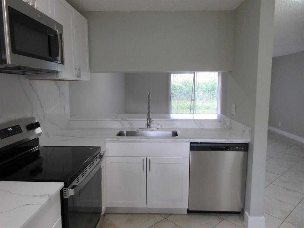 4111 NW 114th Avenue - Photo 4 of 13