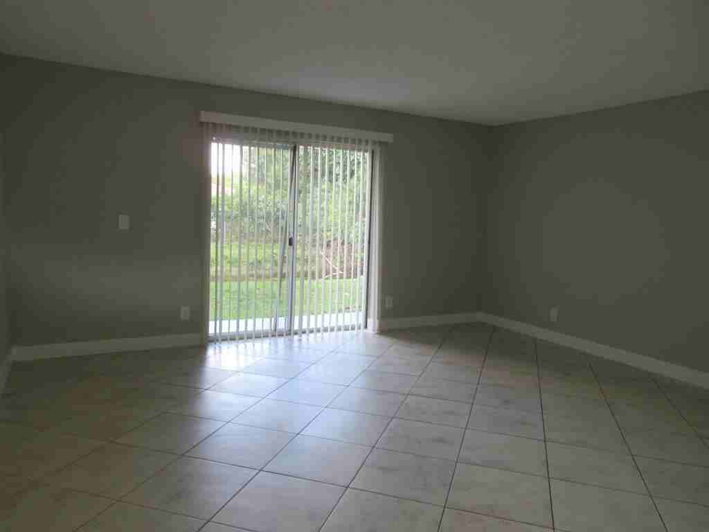 4111 NW 114th Avenue - Photo 5 of 13