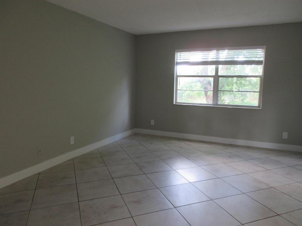 4111 NW 114th Avenue - Photo 6 of 13