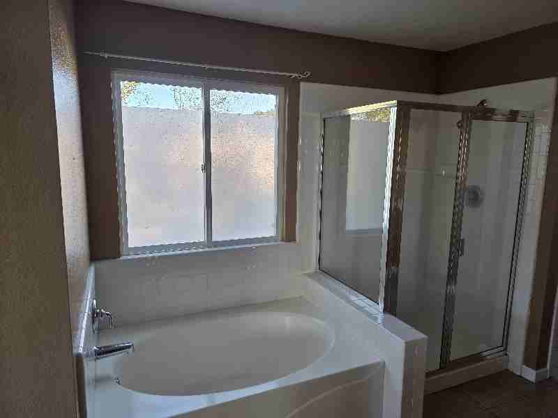 2816 Almond St - Photo 2 of 12