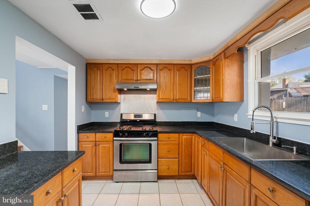 13303 Knoll Court - Photo 7 of 28