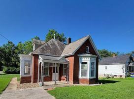 featured image of 216 E Walton St