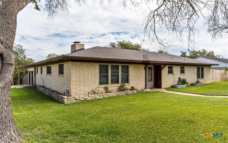 613 Cedar Dr - Photo 2 of 20