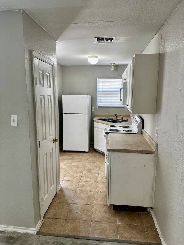 768 Avondale Ave #202 - Photo 4 of 17