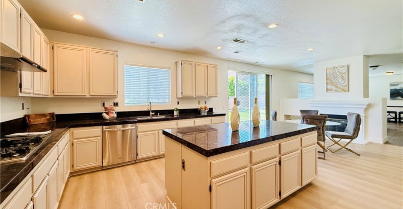 11858 Sunstone Ct - Photo 6 of 8