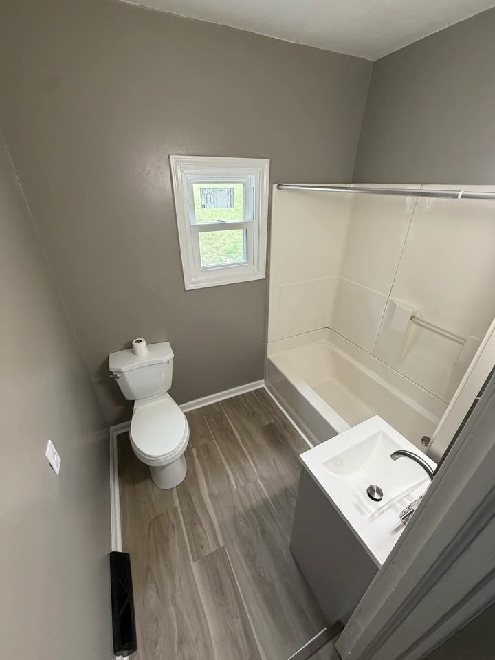 905 N Liberty St - Photo 4 of 6