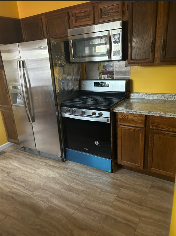 561 N Knight St - Photo 3 of 10