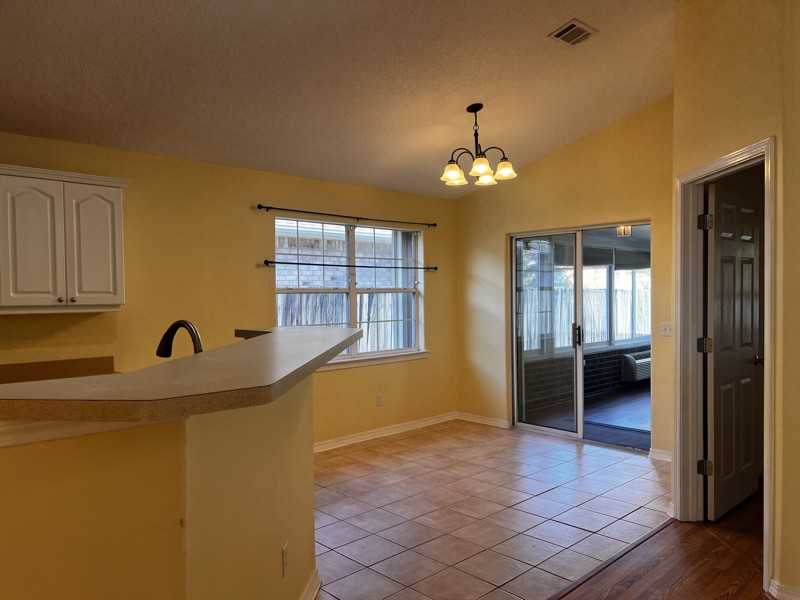 8080 Castle Pointe Way - Photo 7 of 16