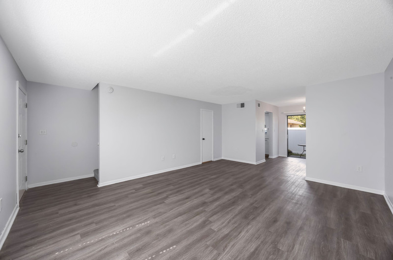 200 Westwood Ter N - Photo 2 of 13