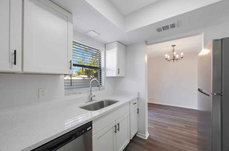 200 Westwood Ter N - Photo 5 of 13