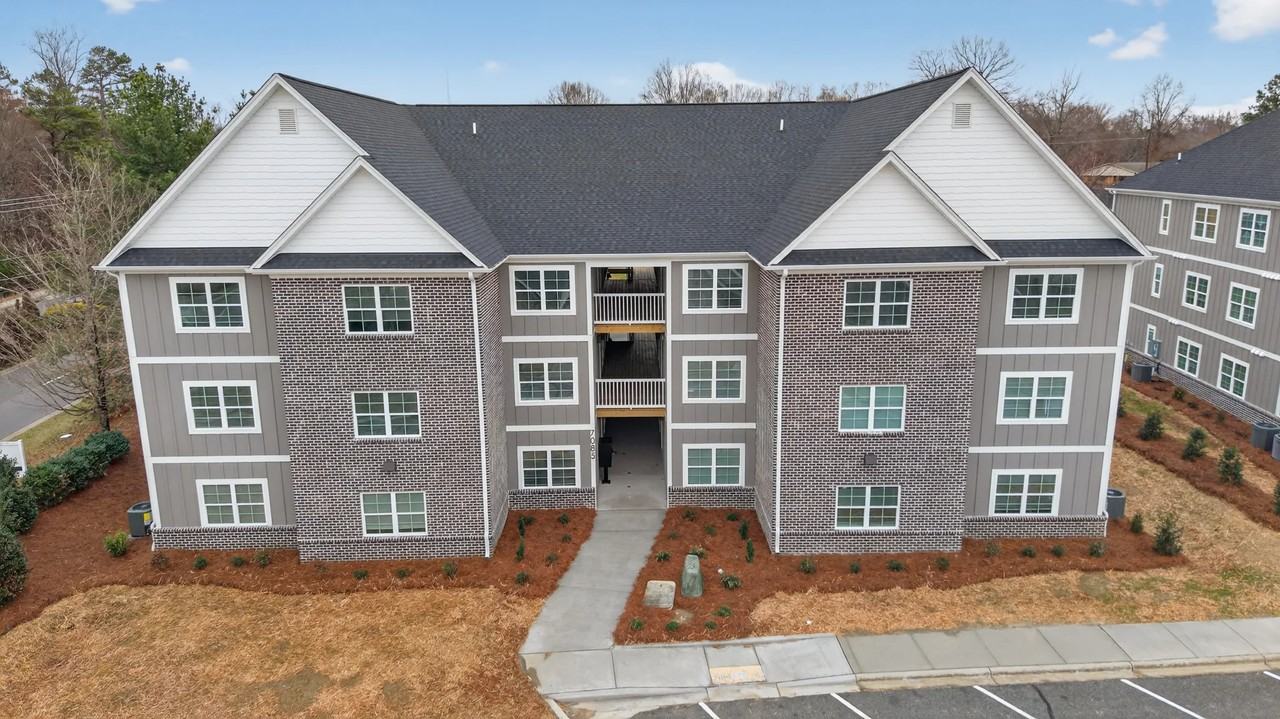 7055 Hanesbrook Cir #102