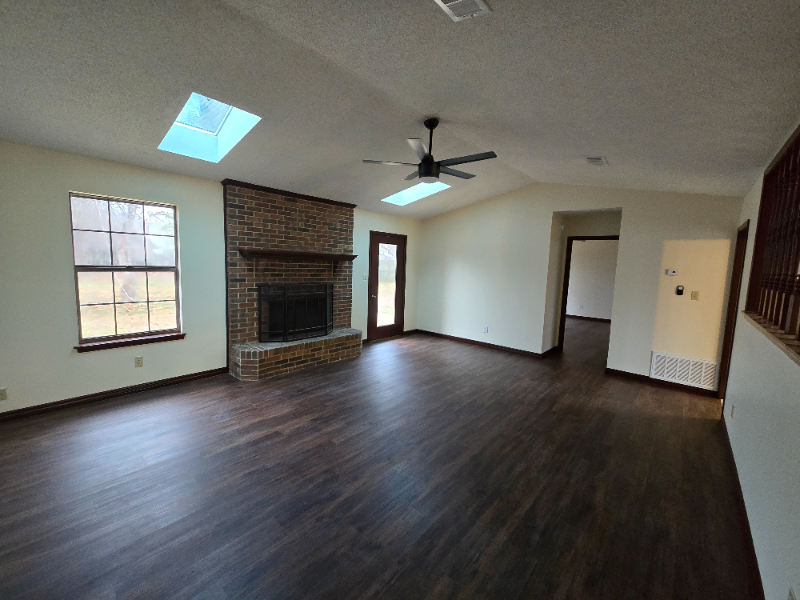 199 Lakeside Ln - Photo 2 of 19