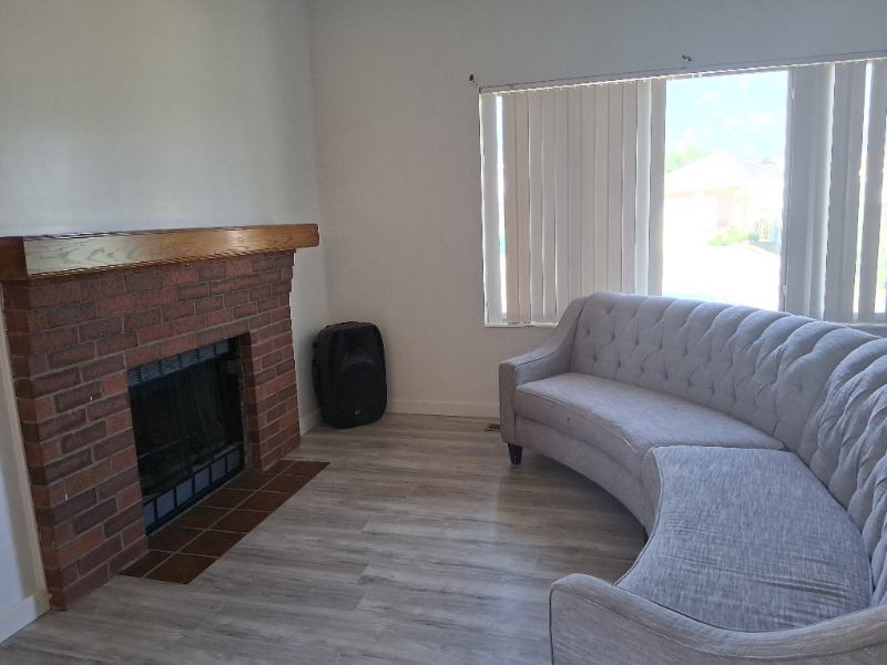 1177 Ne - Photo 3 of 19