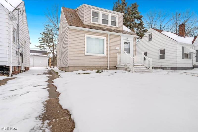 18851 Raymond St - Photo 3 of 28