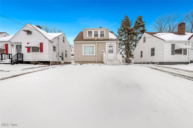 18851 Raymond St - Photo 4 of 28