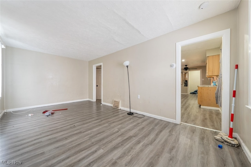 18851 Raymond St - Photo 6 of 28