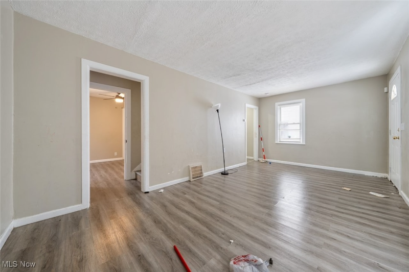 18851 Raymond St - Photo 7 of 28