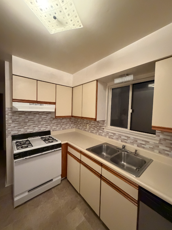 411 Mcguigan Pl #3 - Photo 3 of 11