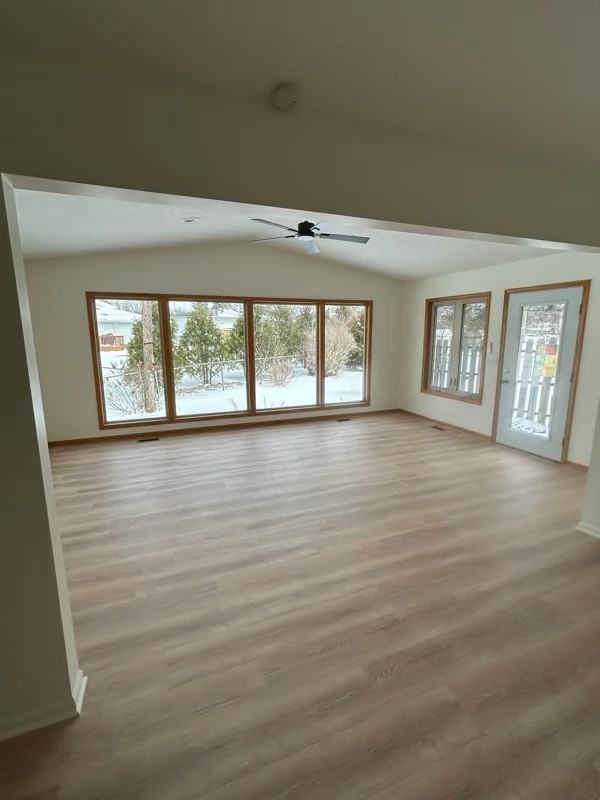 402 Elmwood Dr - Photo 2 of 7