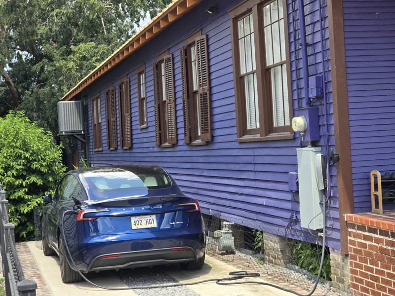 1122 Dante St - Photo 2 of 11