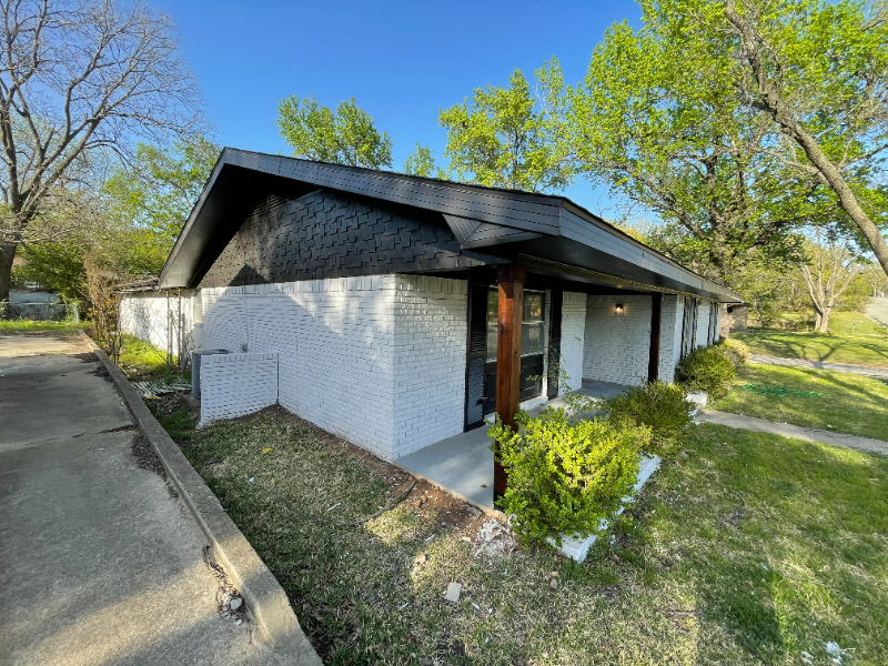 1501 W Chestnut St - Photo 2 of 19