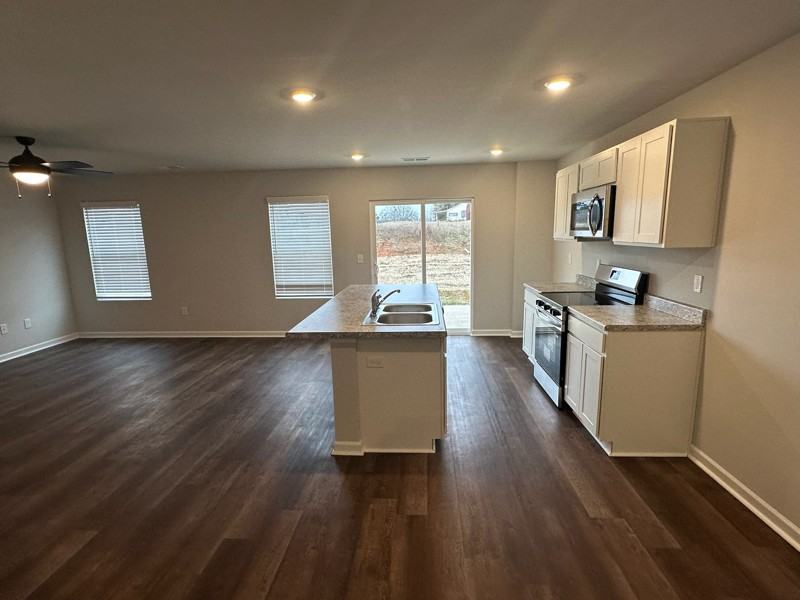 43 River Rock St - Photo 3 of 27