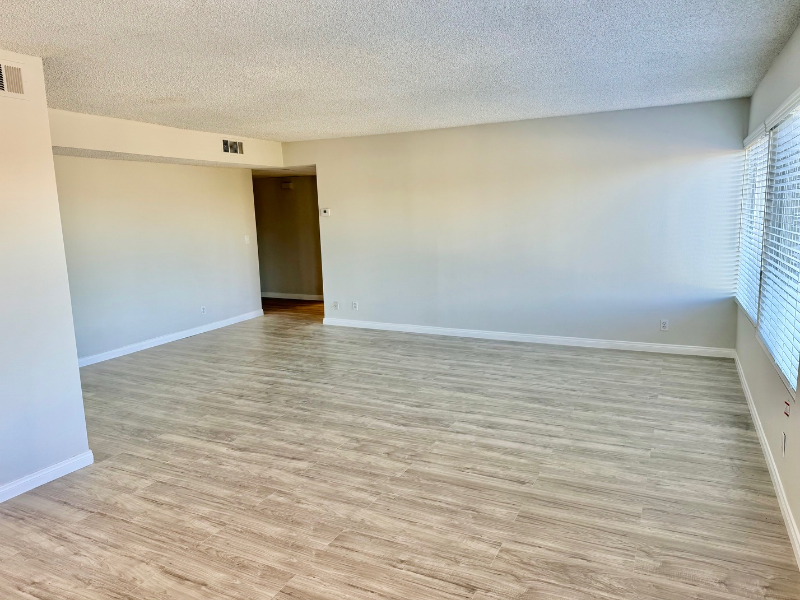 17440 Burbank Blvd #302 - Photo 4 of 12
