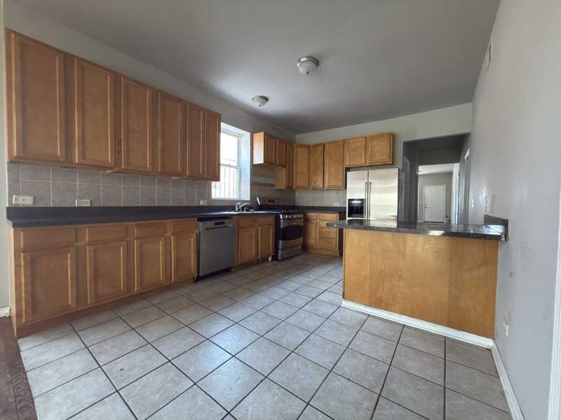 5116 S Prairie Ave #1 - Photo 3 of 13