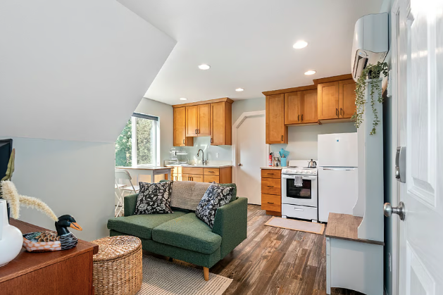 1041 Nw Connell Ave - Photo 4 of 9