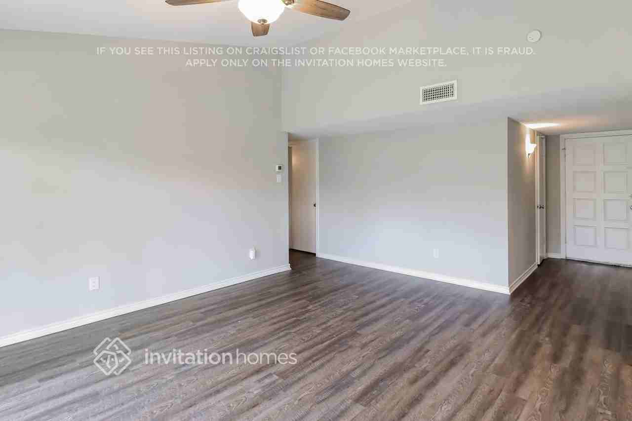 425 Birchwood Dr - Photo 4 of 17