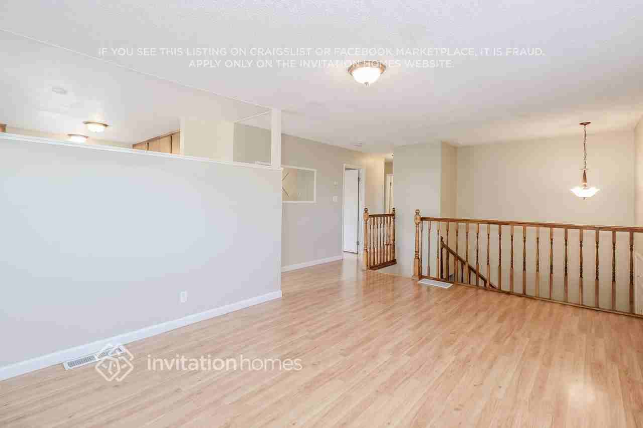 3211 Laurelhurst Dr - Photo 2 of 15