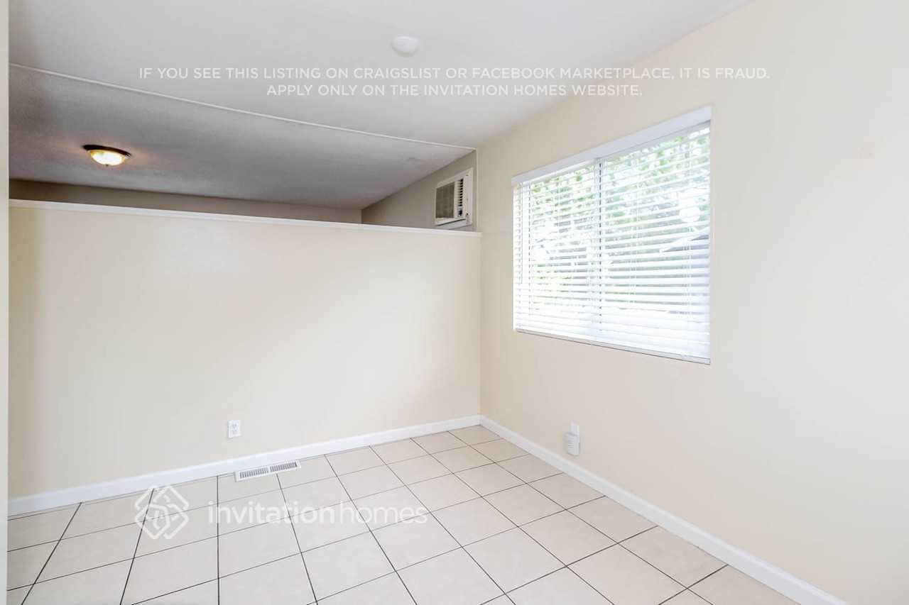 3211 Laurelhurst Dr - Photo 6 of 15