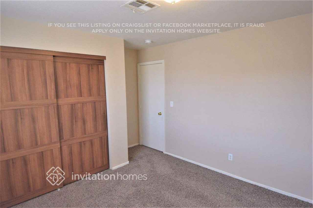 9901 Rose Charmont St - Photo 7 of 17