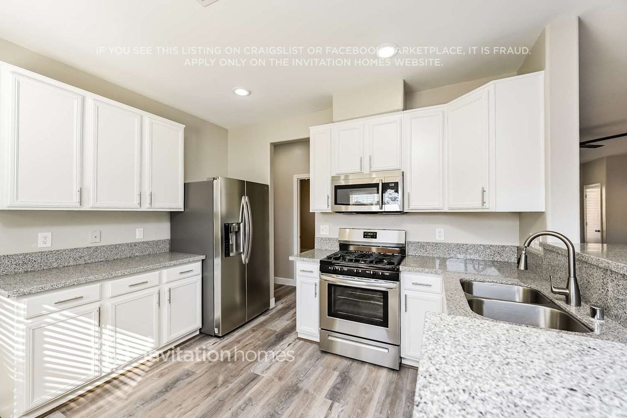 9061 Jumping Jacks Ave - Photo 5 of 16