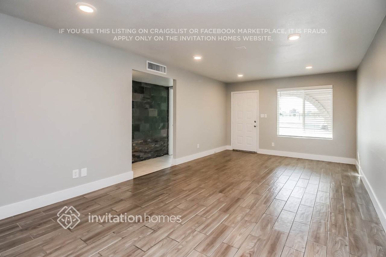 2320 E Holmes Ave - Photo 2 of 16