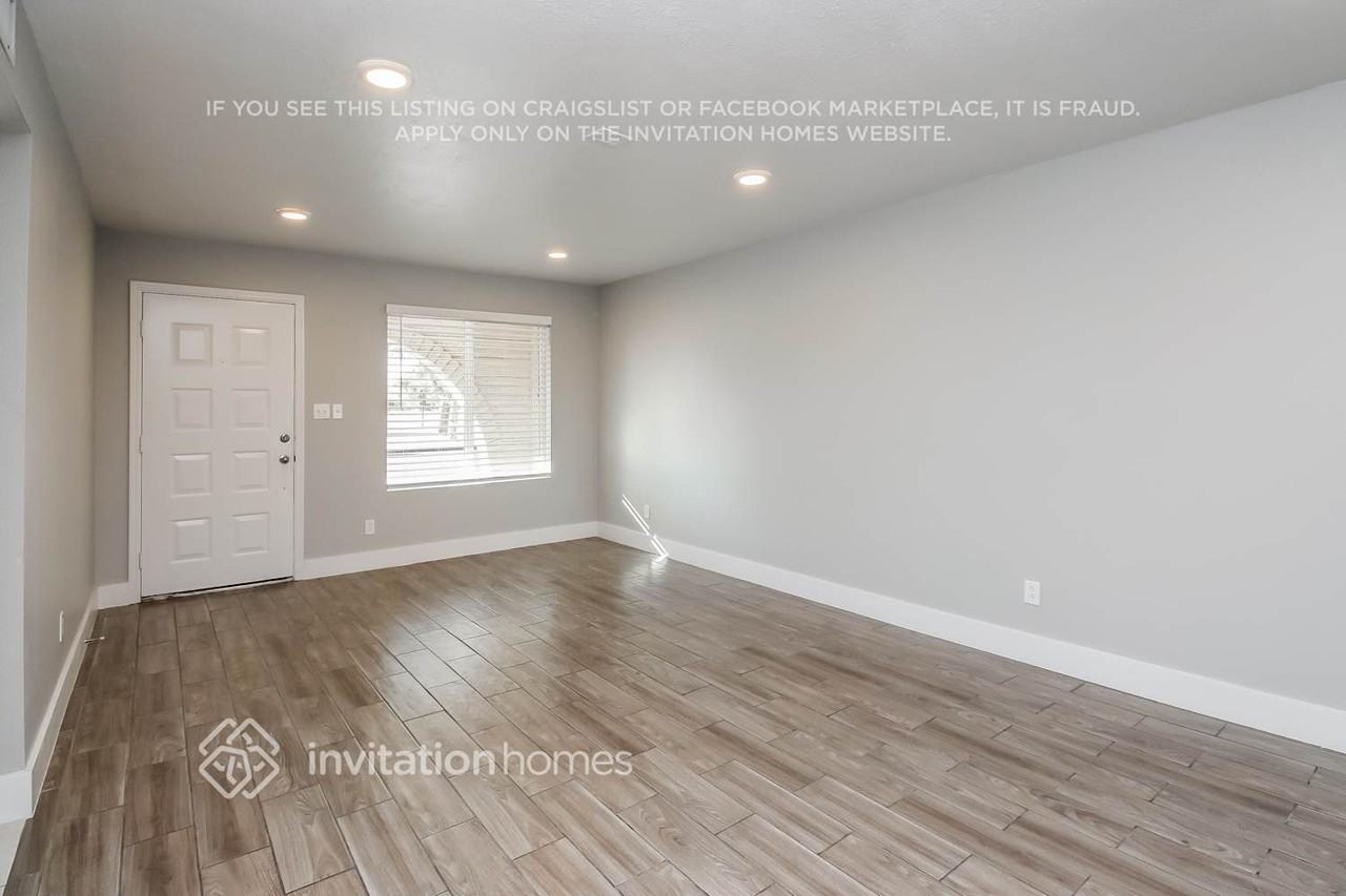 2320 E Holmes Ave - Photo 3 of 16