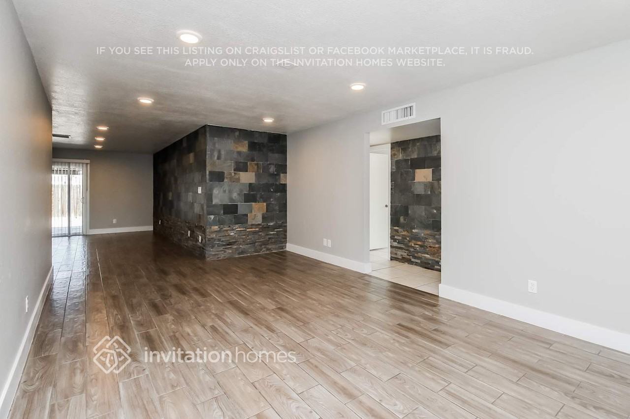 2320 E Holmes Ave - Photo 4 of 16