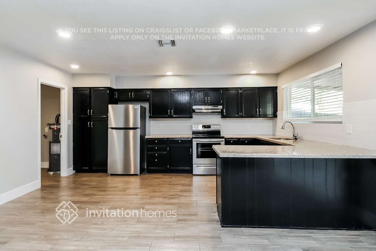 2320 E Holmes Ave - Photo 7 of 16