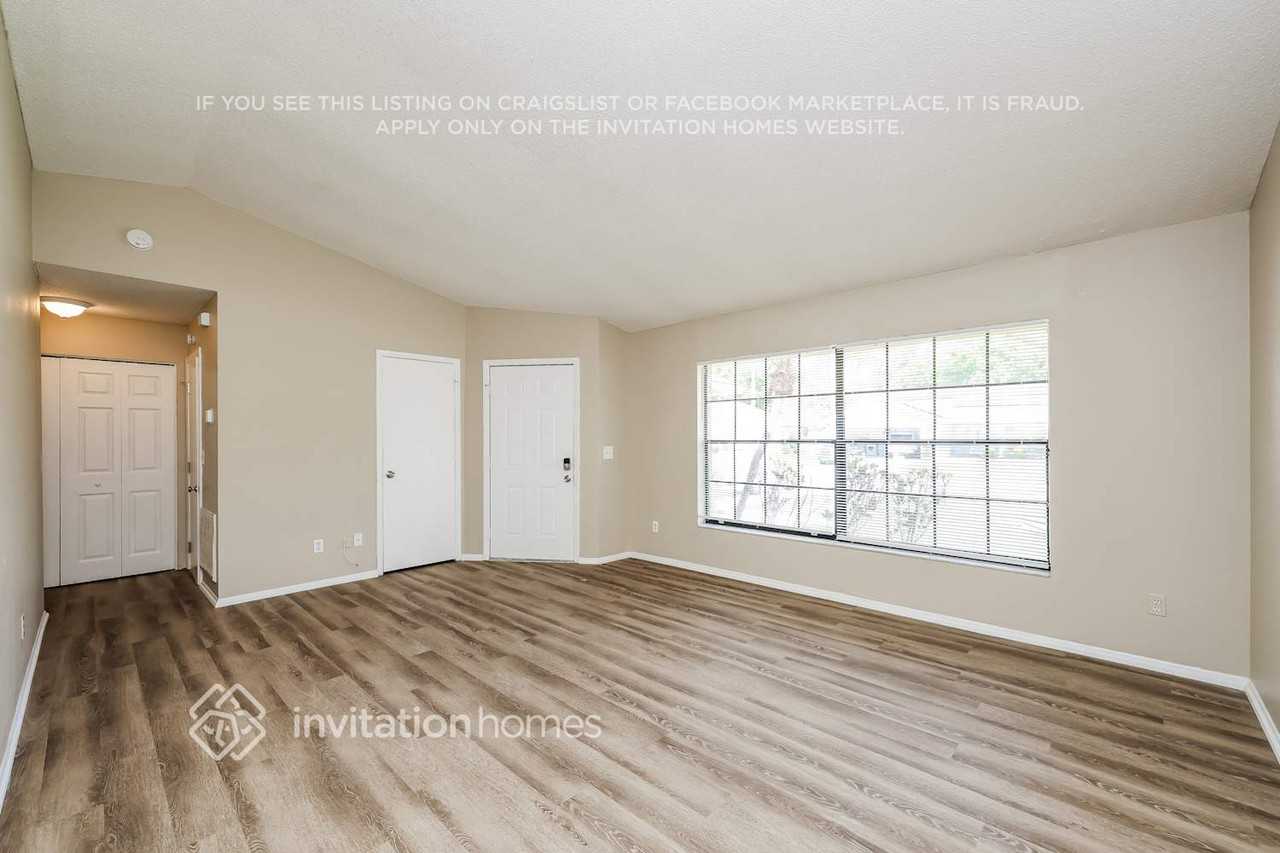 1415 Woodstork Dr - Photo 3 of 17