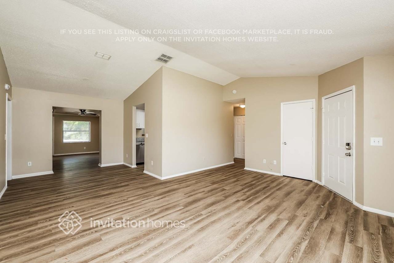 1415 Woodstork Dr - Photo 4 of 17