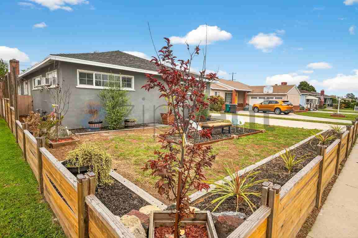 6150 Coke Ave - Photo 2 of 23