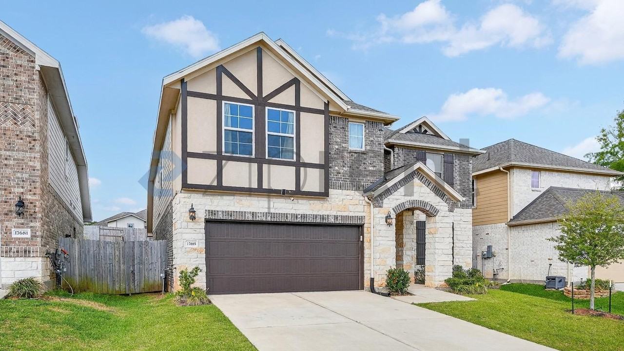 17685 Martin Creek Ln - Photo 4 of 36